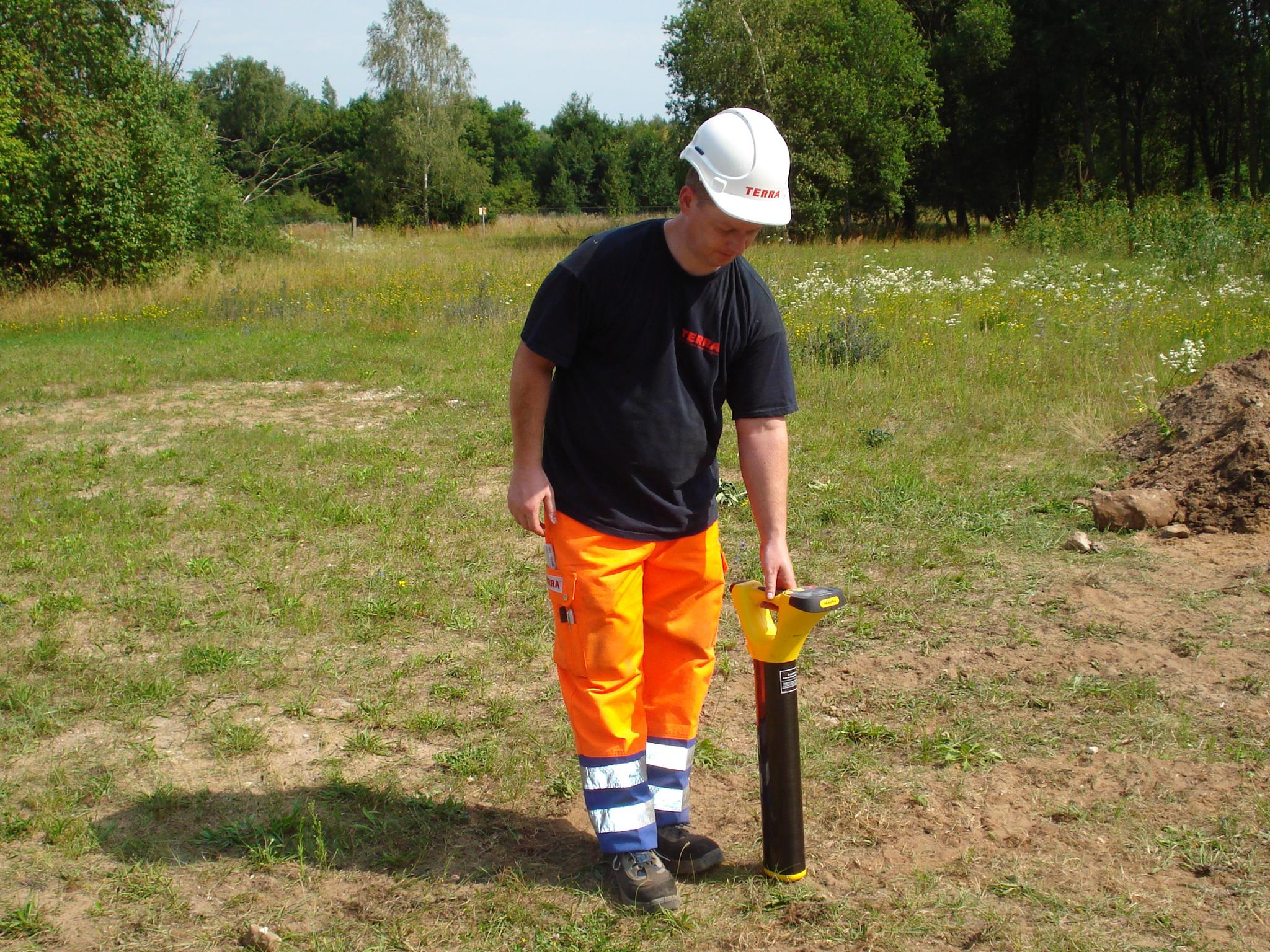 TERRA locating equipment used with traceable piercing tools